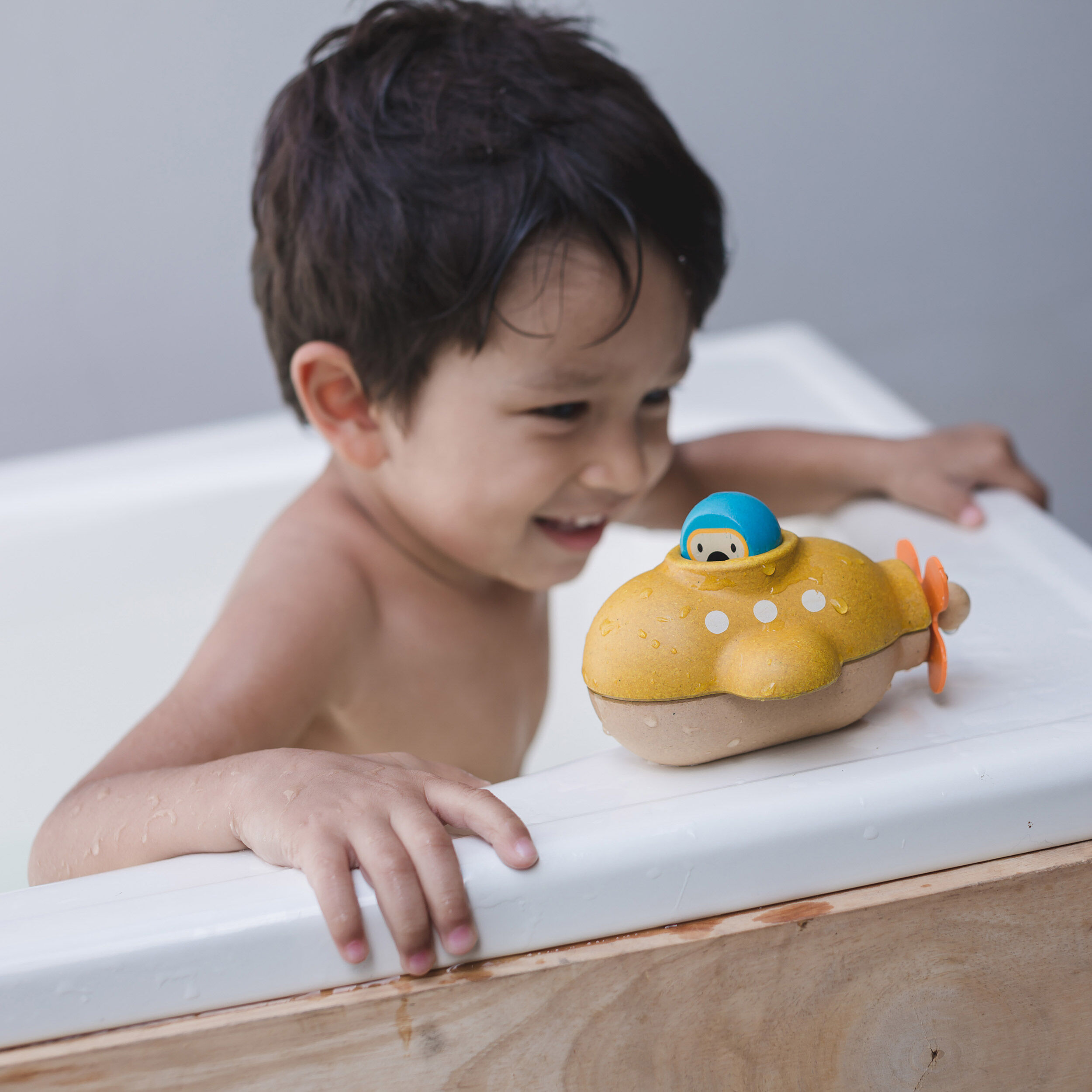 Submarine bath toys top